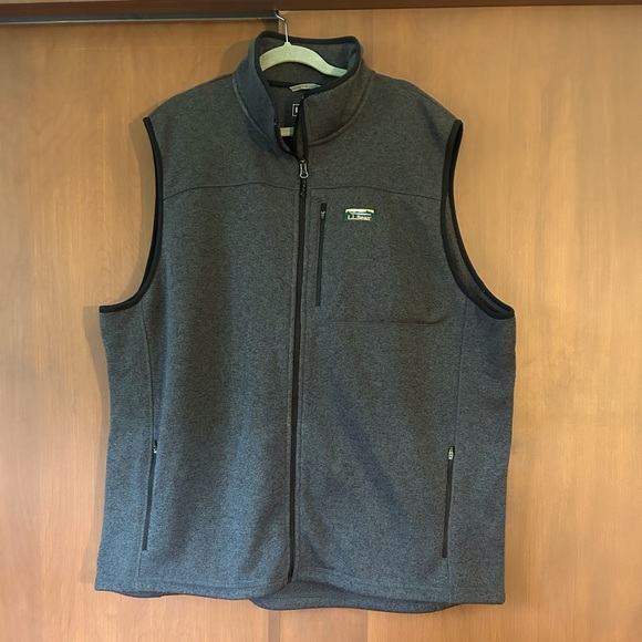 L.L. Bean Charcoal Sleeveless vest - Picture 1 of 4